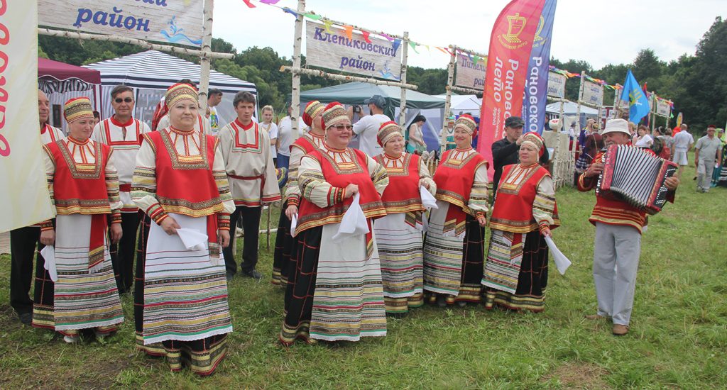 Ранова вновь собирает друзей