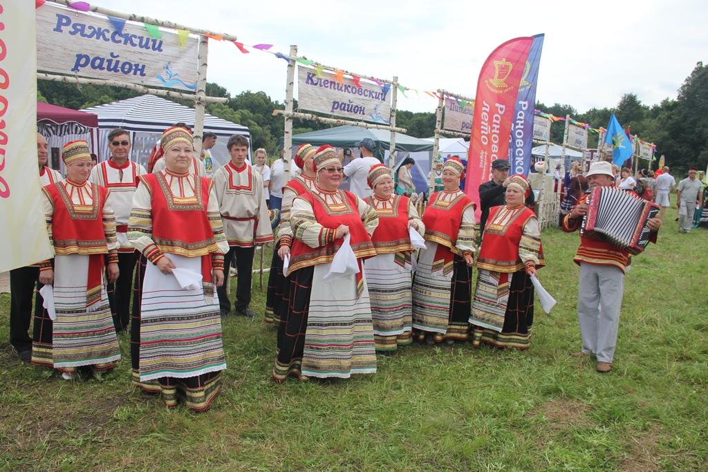 Ранова вновь собирает друзей