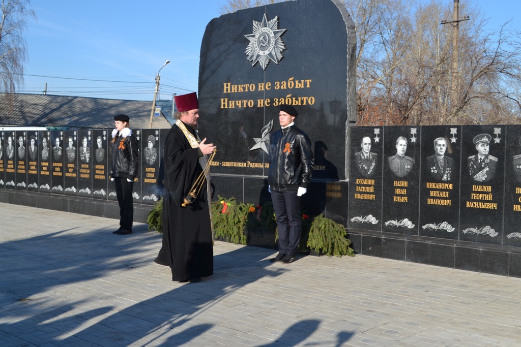 Сквозь камень их сердца стучат